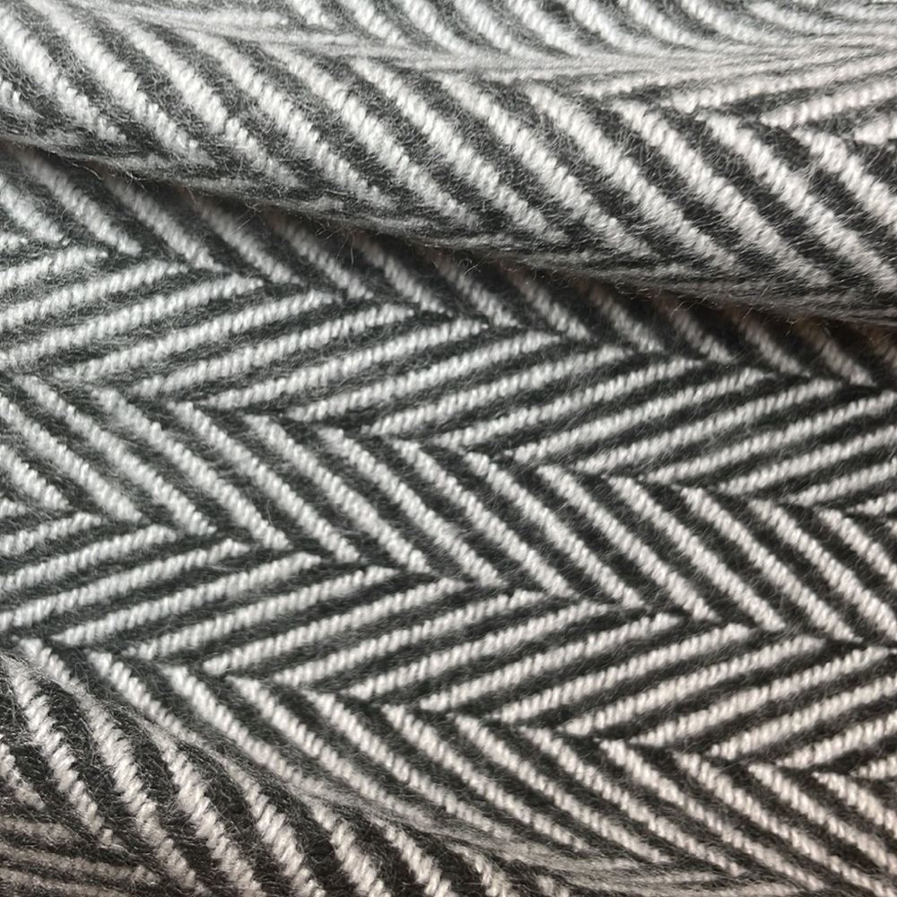 Classic Herringbone pattern woven scarf no brand, men’s or women’s - Picture 4 of 6
